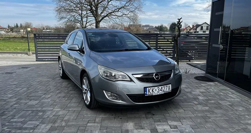 samochody osobowe Opel Astra cena 23300 przebieg: 252432, rok produkcji 2010 z Olsztyn